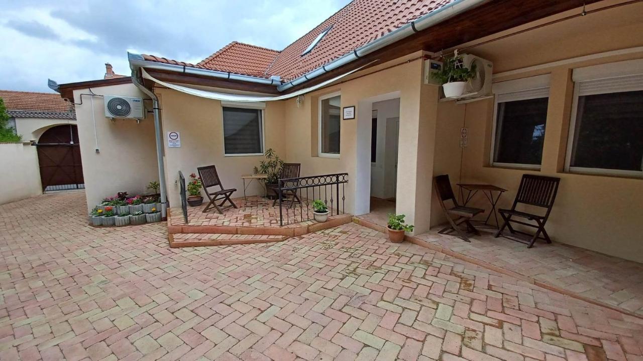 Milla Apartmanok Eger Buitenkant foto